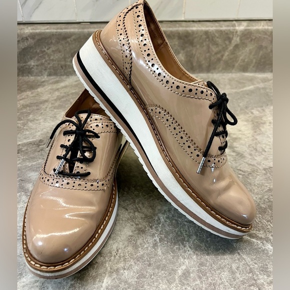 Zara women’s tan, white, black patent leather lace up oxfords. Size 5.5 - Picture 1 of 10